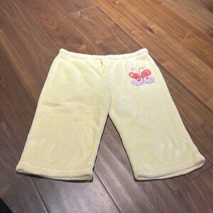 Fluffy and cozy material cropped kids pants.